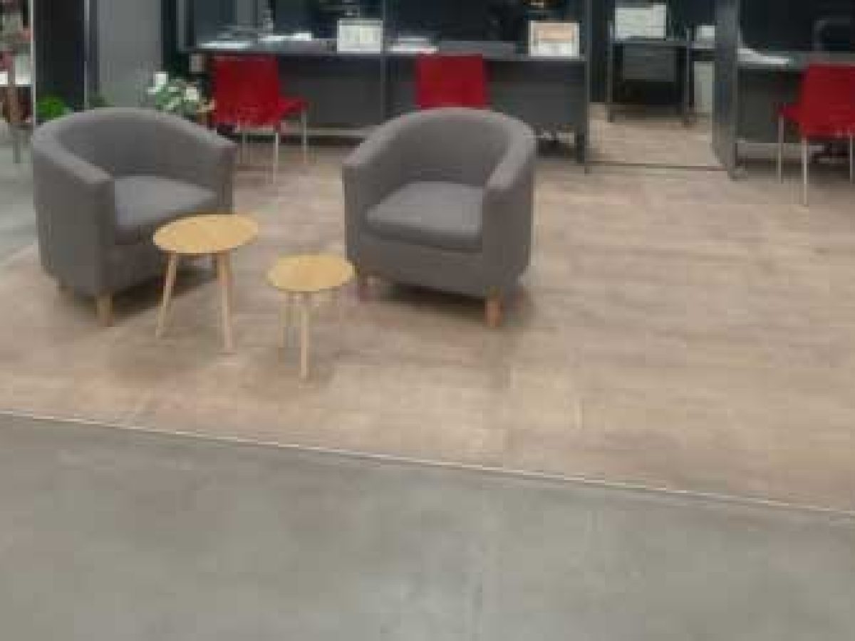 armado de piso flotante para estand