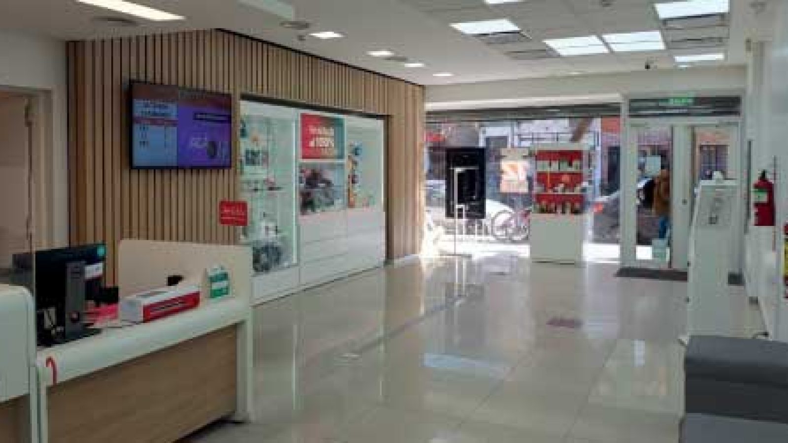 Colocación de pocelanato en local comercial