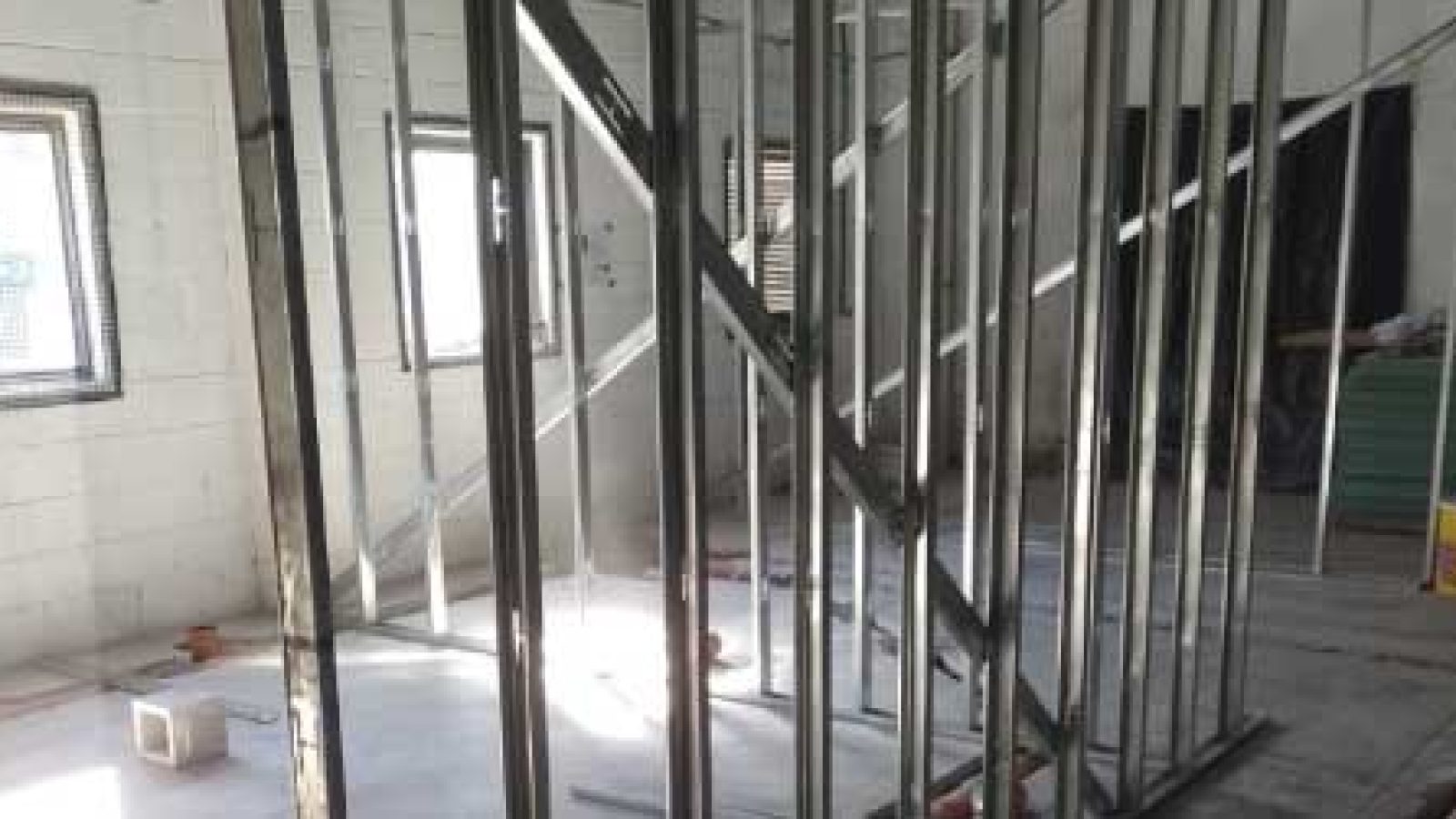 armado de estructuras en seco para oficinas